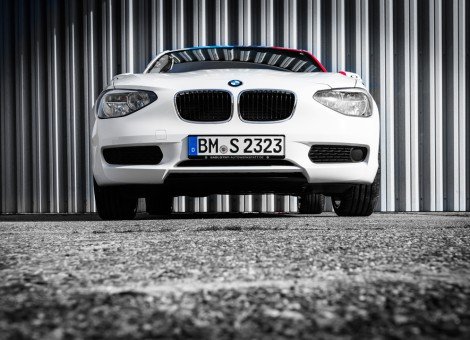 Fahrzeugfolierung BMW 1er Sablotny KFZ Meisterbetrieb Werkstattauto Vorderansicht
